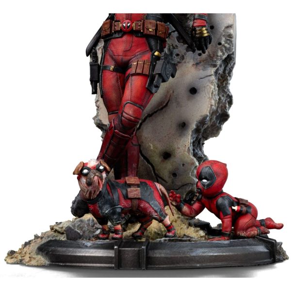 white-deadpool statue 3